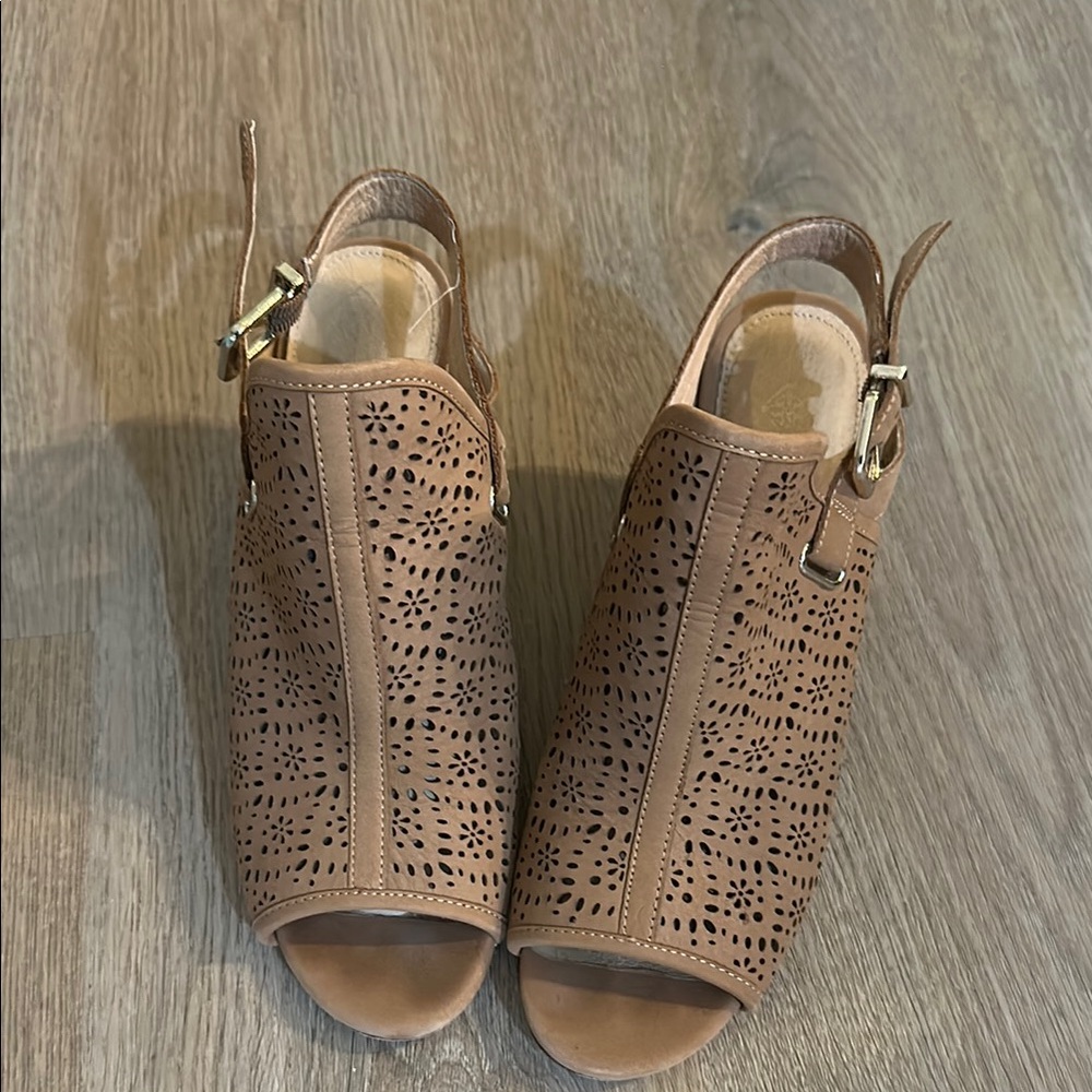 ANTONIO MELANI Tan Sandals with Perforated Design